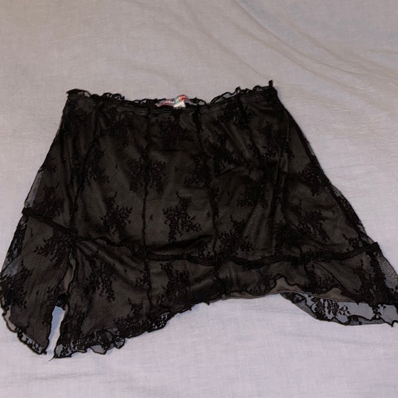 Urban outfitters black lace skirt. Never worn - Picture 1 of 2